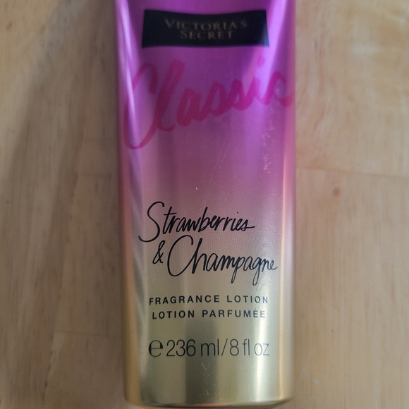 NEW Victoria Secret Classic Strawberries & Champagne 8oz lotion - Picture 3 of 6
